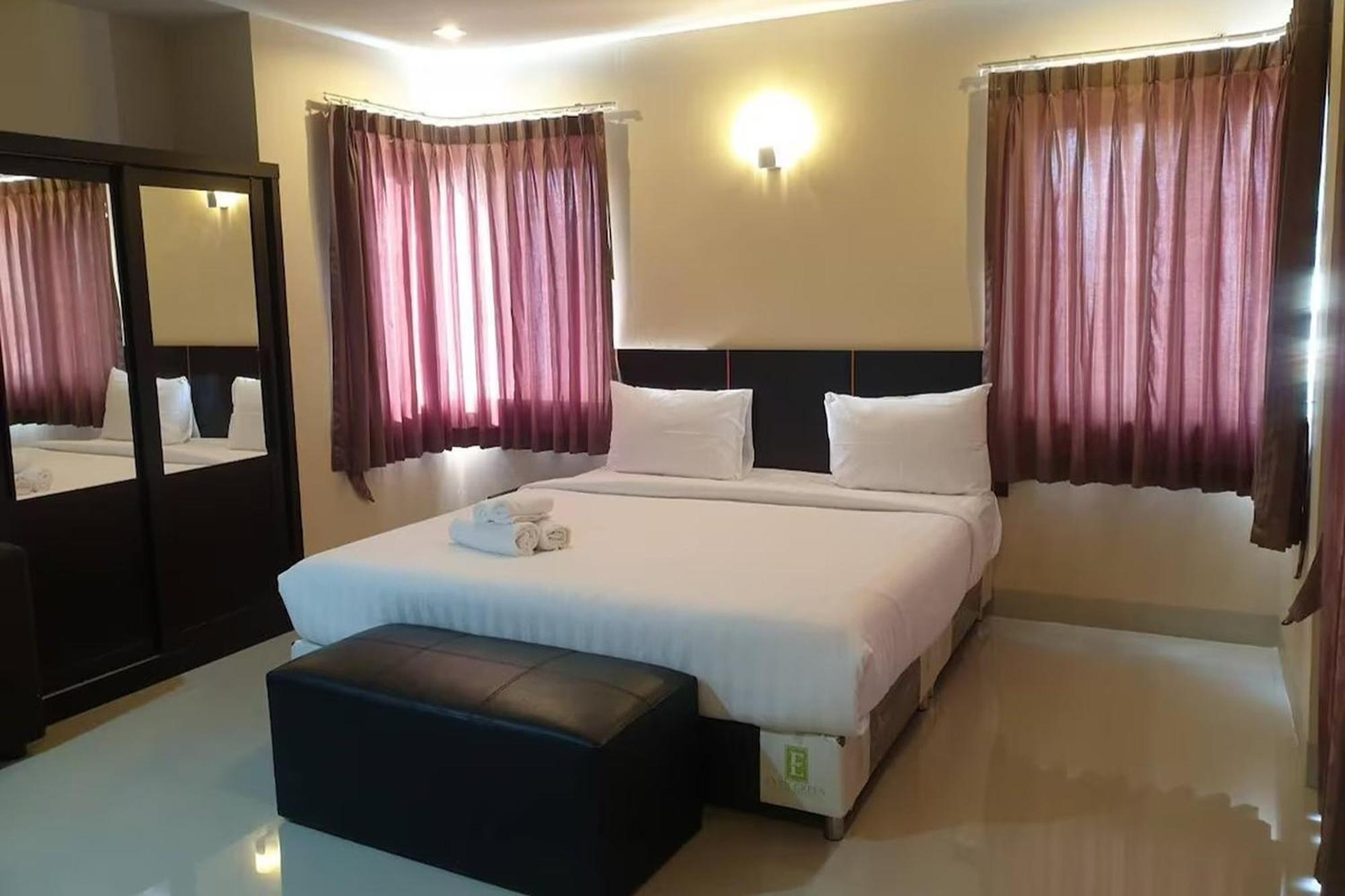La Viva Hotel Buriram Exterior foto