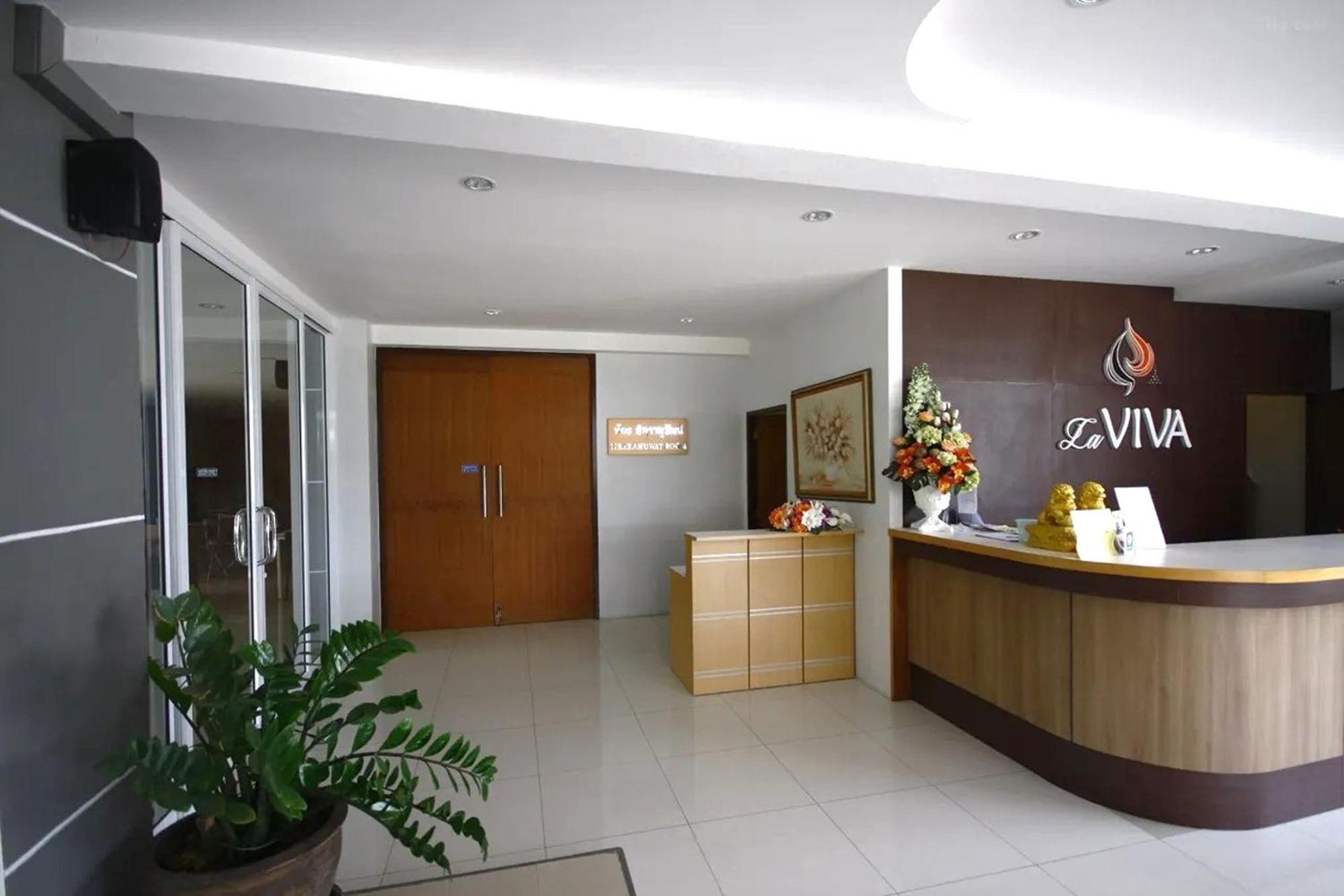 La Viva Hotel Buriram Exterior foto
