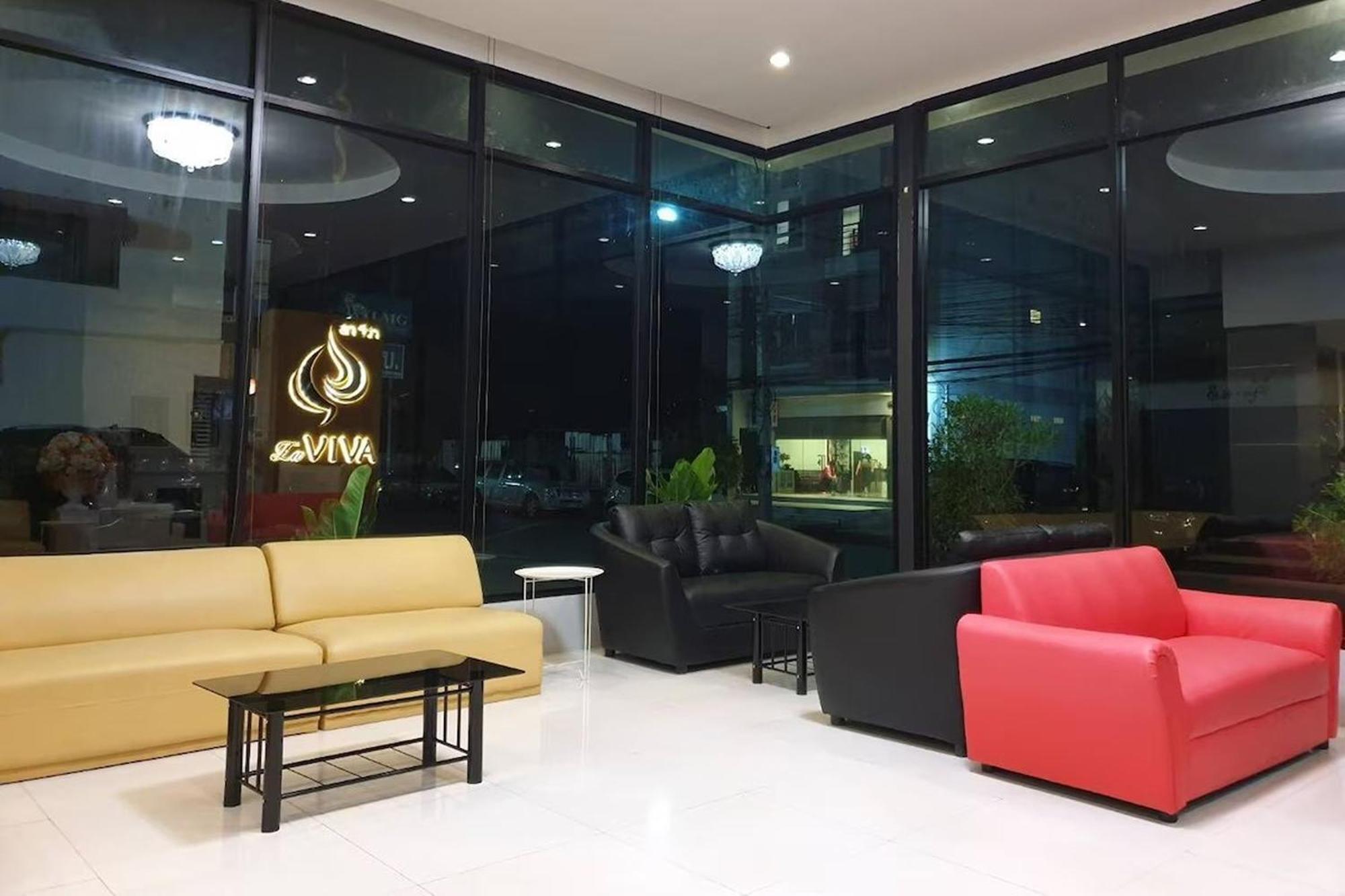 La Viva Hotel Buriram Exterior foto