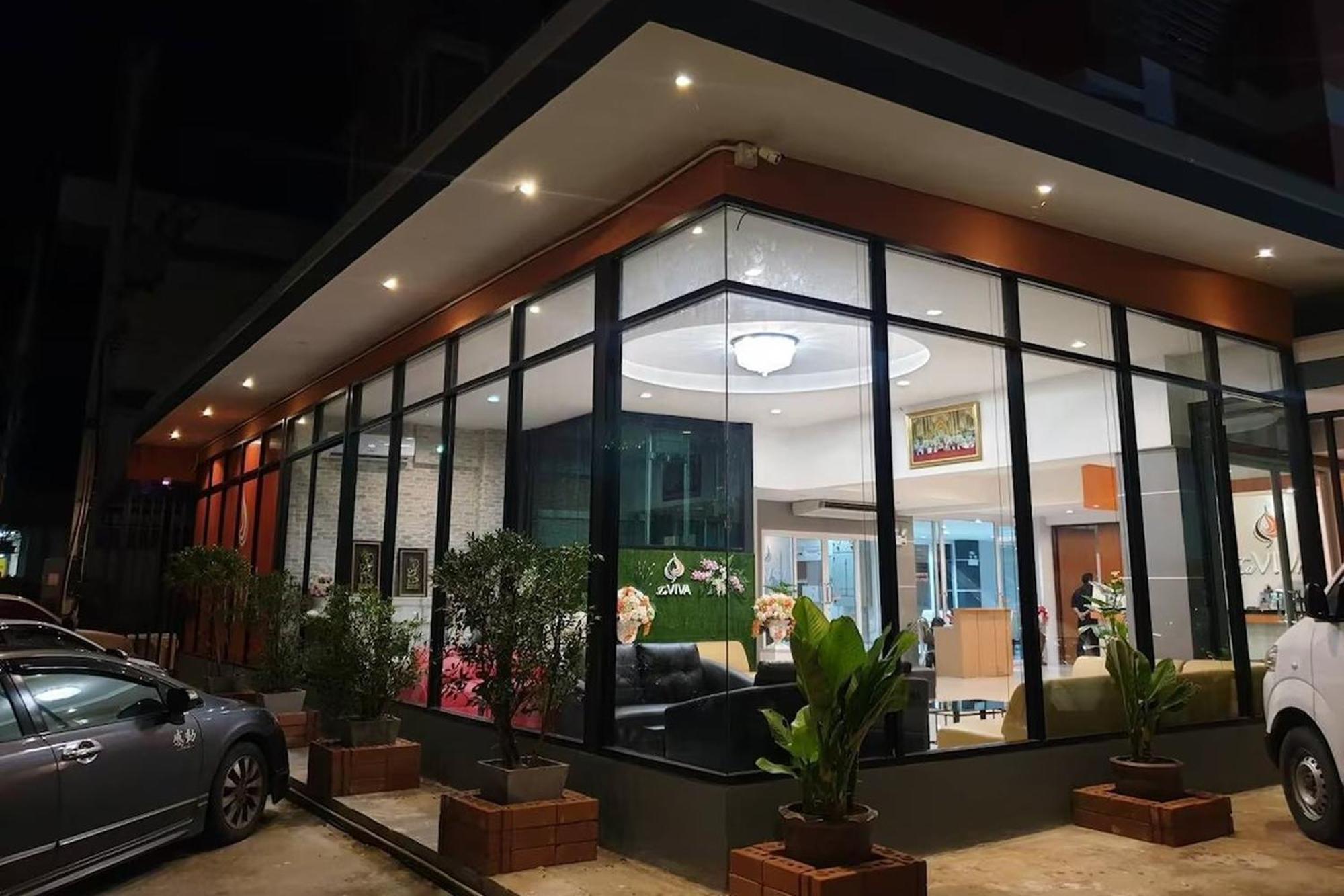 La Viva Hotel Buriram Exterior foto